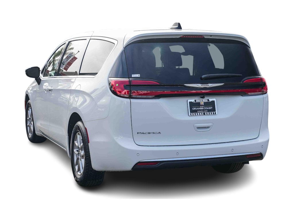 Thumbnail: 2026 Chrysler Pacifica - 3