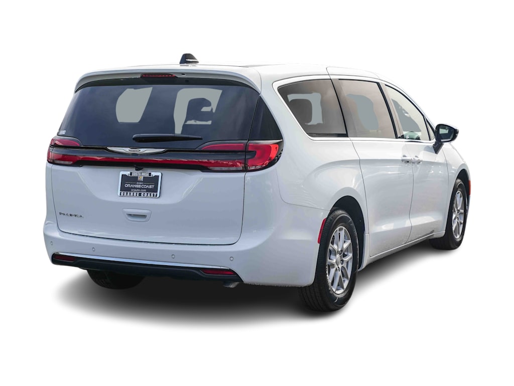Thumbnail: 2026 Chrysler Pacifica - 17