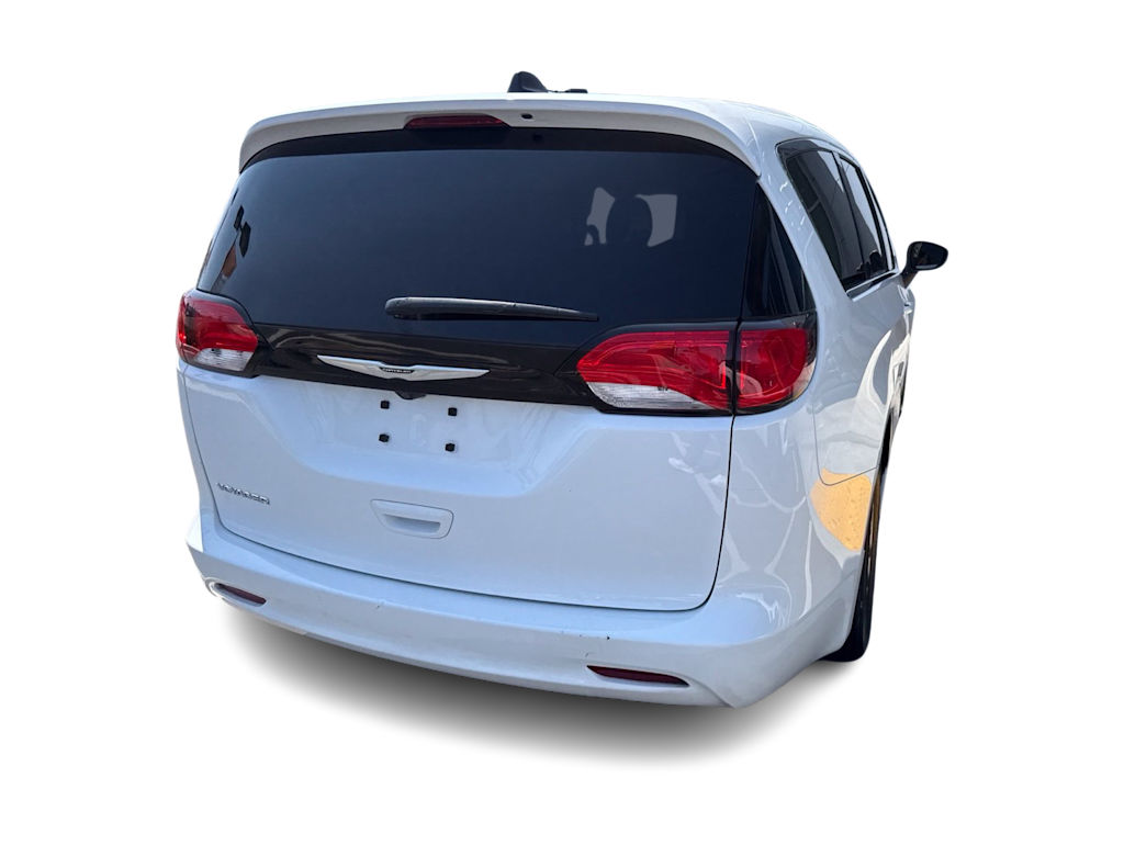 Thumbnail: 2022 Chrysler Voyager - 21