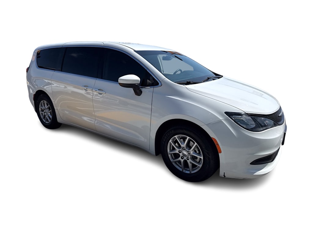 Thumbnail: 2022 Chrysler Voyager - 16