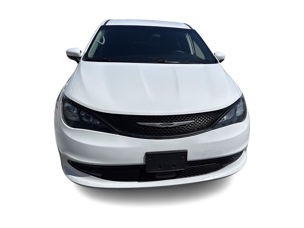 Thumbnail: 2022 Chrysler Voyager - 12