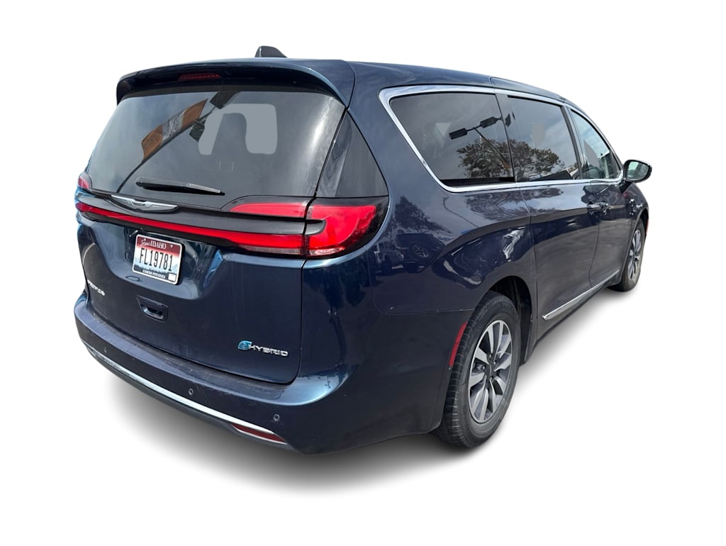 Thumbnail: 2023 Chrysler Pacifica - 21