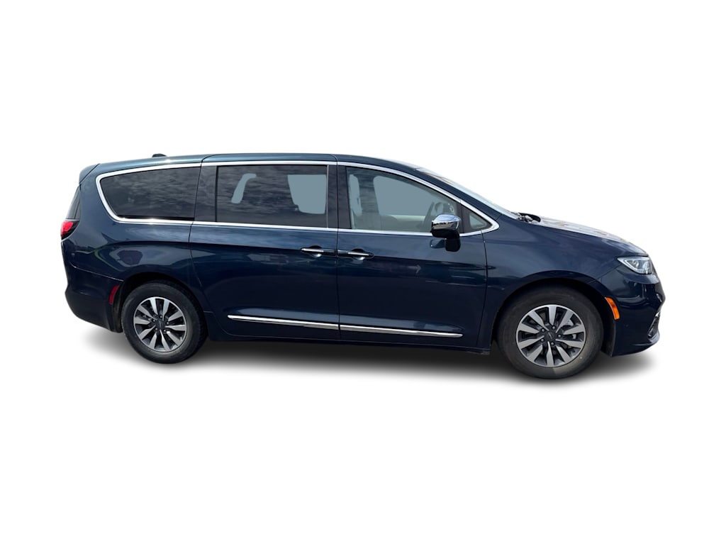 Thumbnail: 2023 Chrysler Pacifica - 16