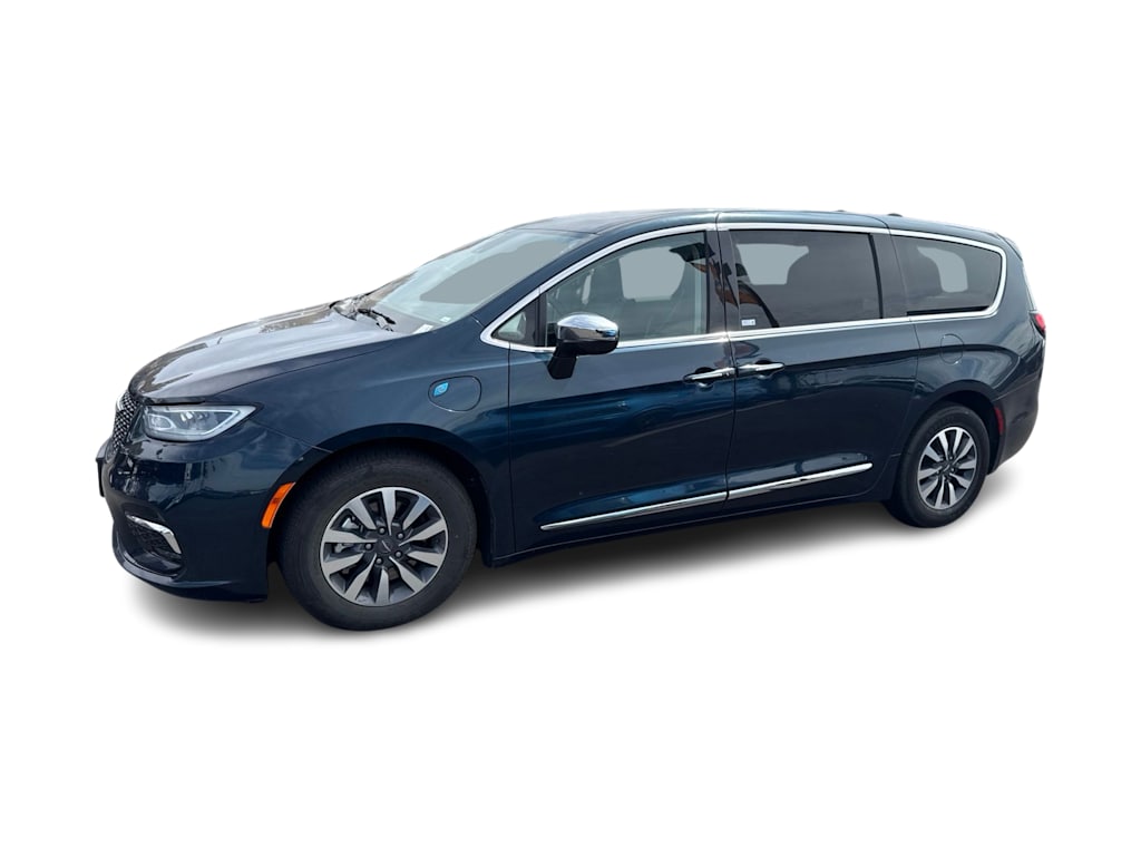 Thumbnail: 2023 Chrysler Pacifica - 3