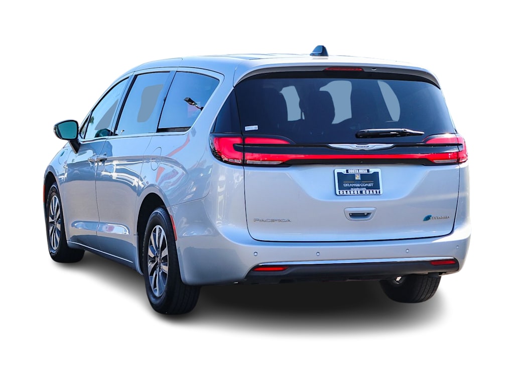 Thumbnail: 2024 Chrysler Pacifica - 3