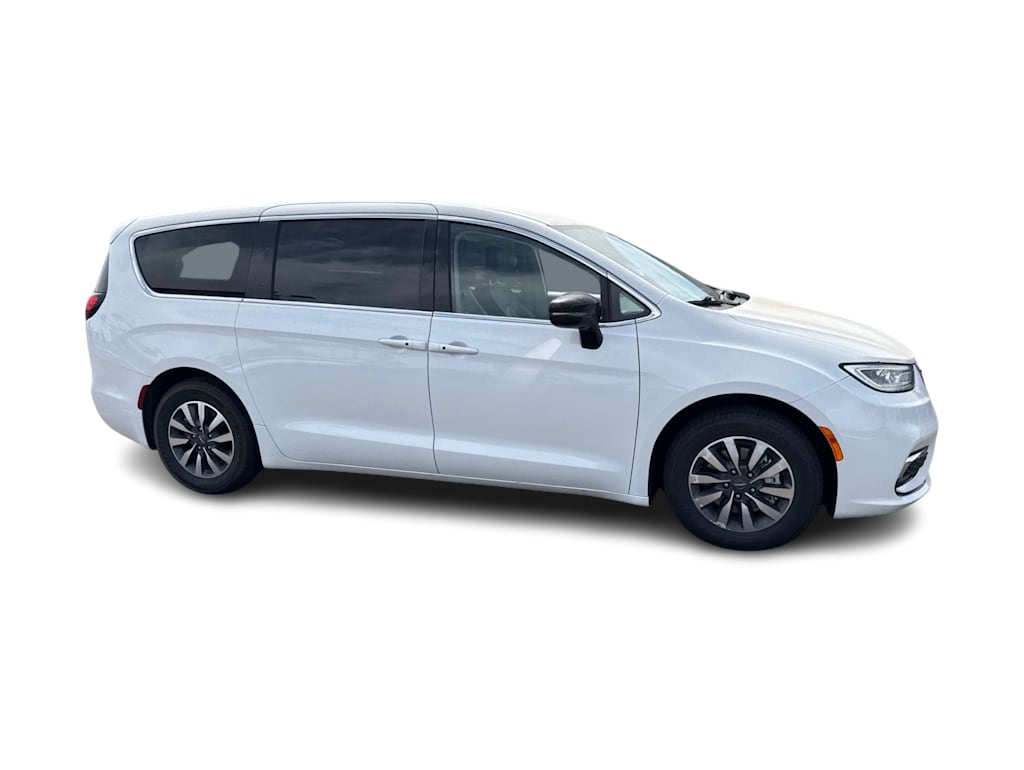 Thumbnail: 2024 Chrysler Pacifica - 16
