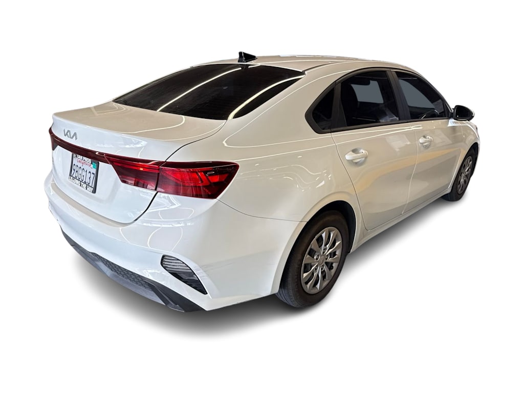 Thumbnail: 2022 Kia Forte - 17
