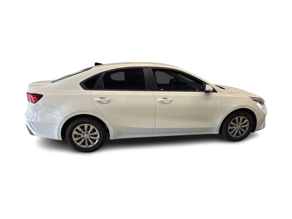 Thumbnail: 2022 Kia Forte - 15