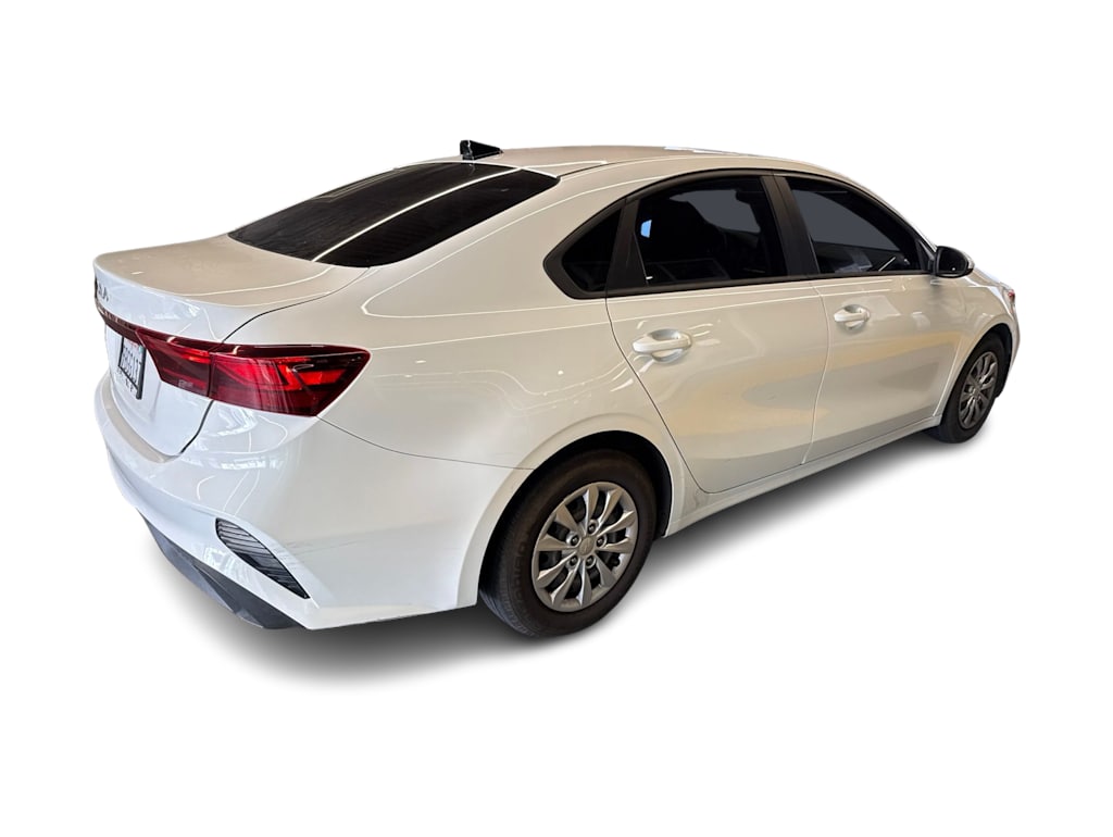 Thumbnail: 2022 Kia Forte - 16