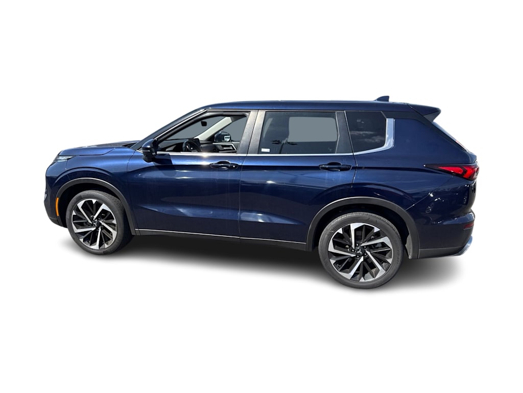 Thumbnail: 2023 Mitsubishi Outlander - 2