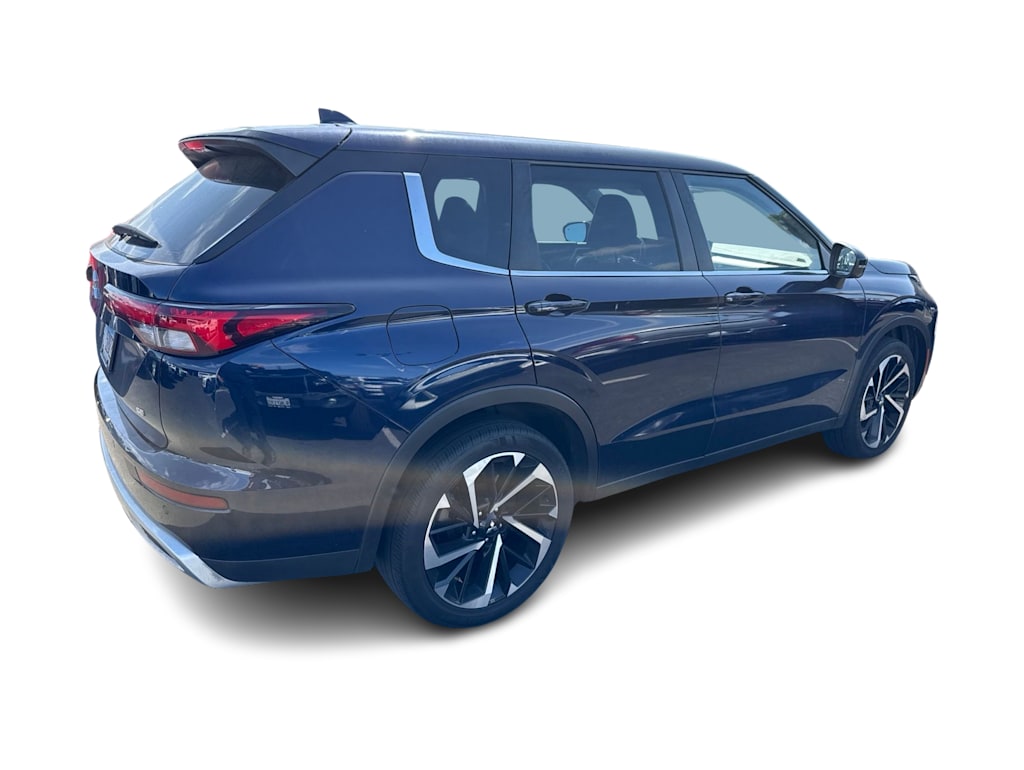 Thumbnail: 2023 Mitsubishi Outlander - 15