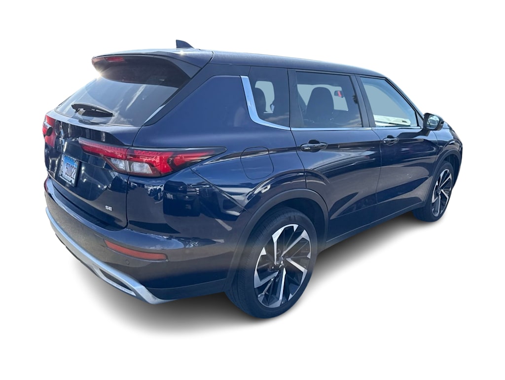 Thumbnail: 2023 Mitsubishi Outlander - 16