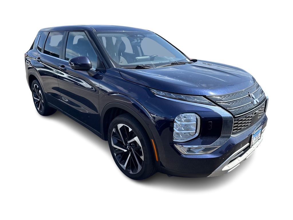 Thumbnail: 2023 Mitsubishi Outlander - 14