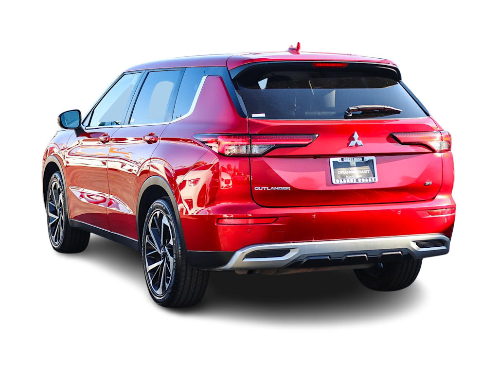 Thumbnail: 2024 Mitsubishi Outlander - 3