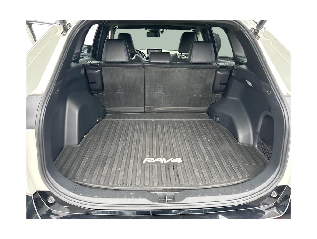 2019 Toyota RAV4 XSE 32