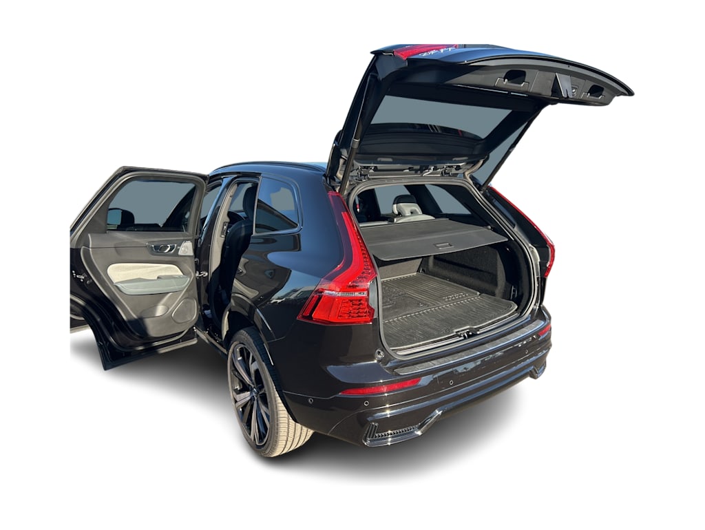 Thumbnail: 2022 Volvo XC60 - 16