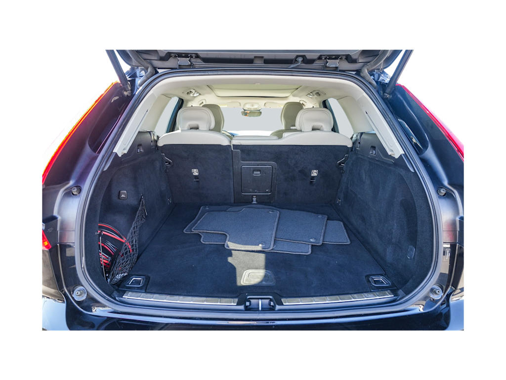 Thumbnail: 2023 Volvo XC60 - 14