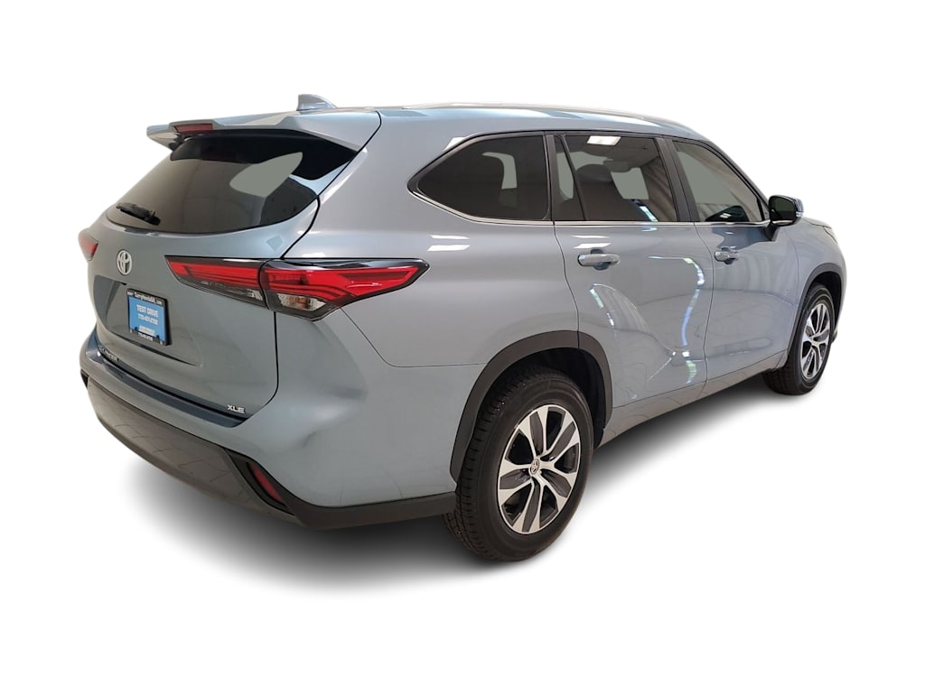 Thumbnail: 2023 Toyota Highlander - 30