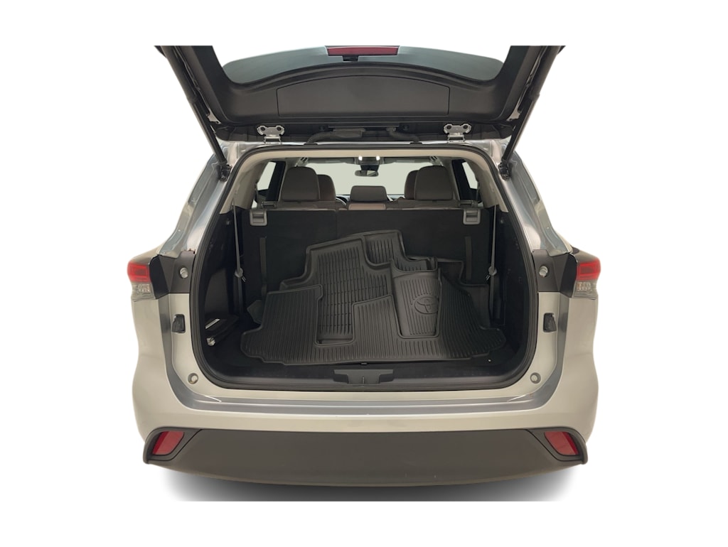 Thumbnail: 2023 Toyota Highlander - 13