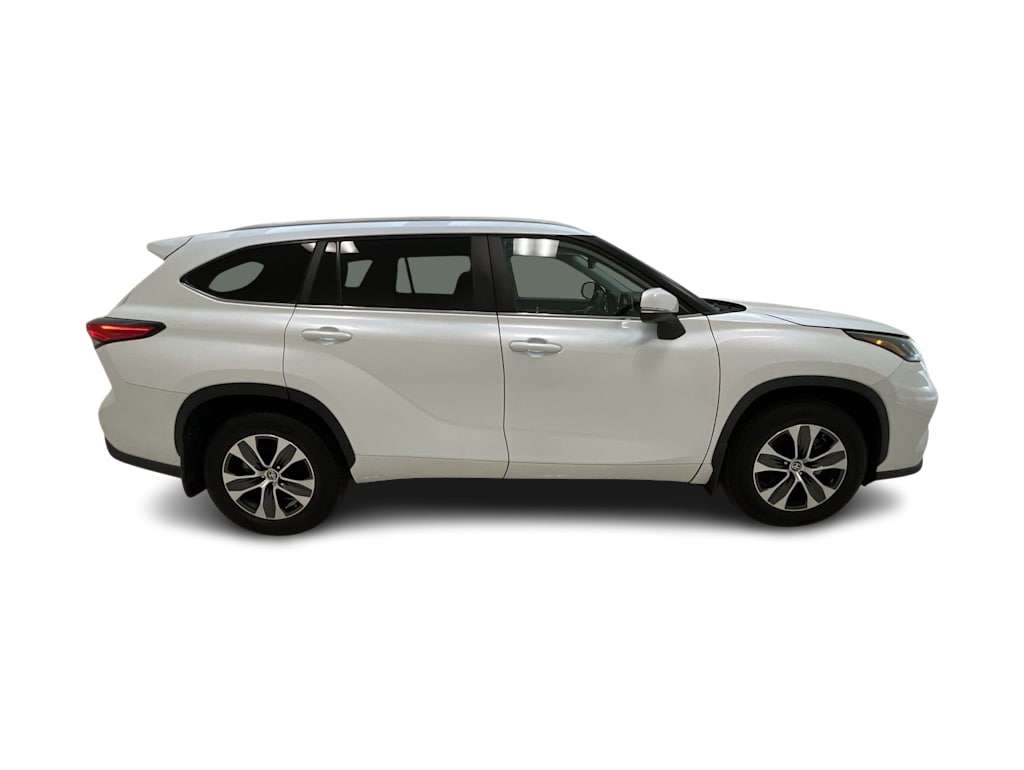 Thumbnail: 2023 Toyota Highlander - 28