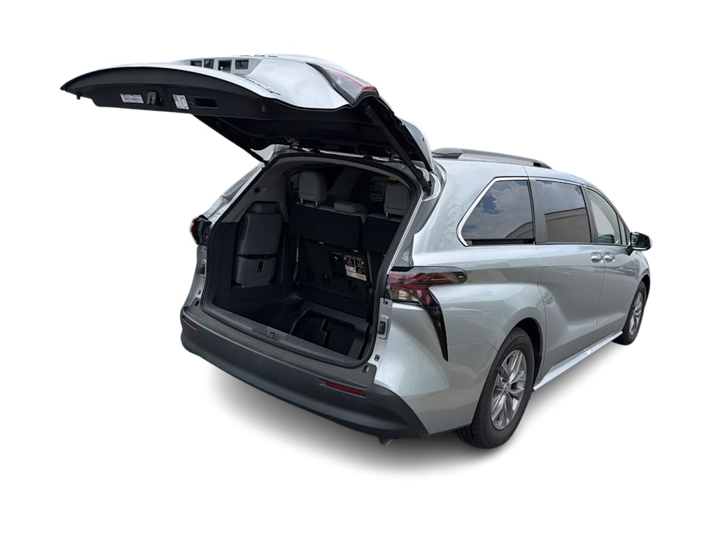 Thumbnail: 2023 Toyota Sienna - 16