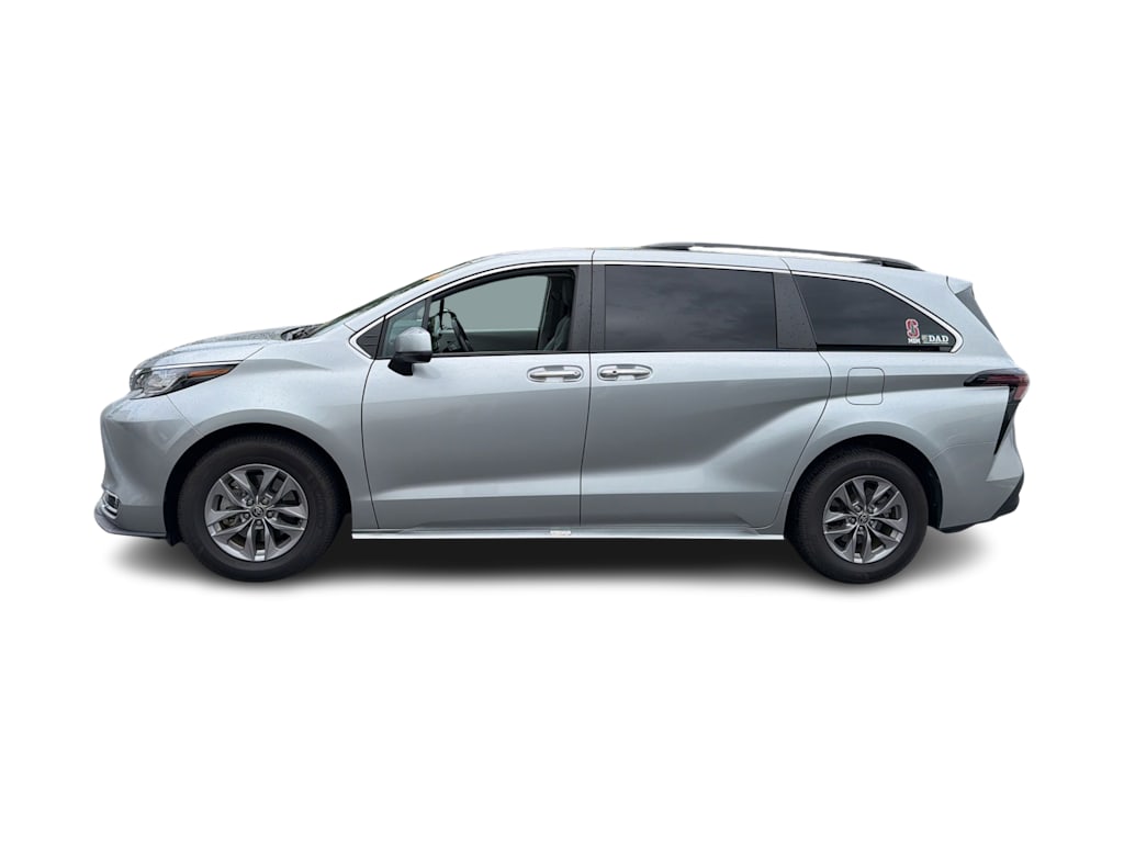 Thumbnail: 2023 Toyota Sienna - 14