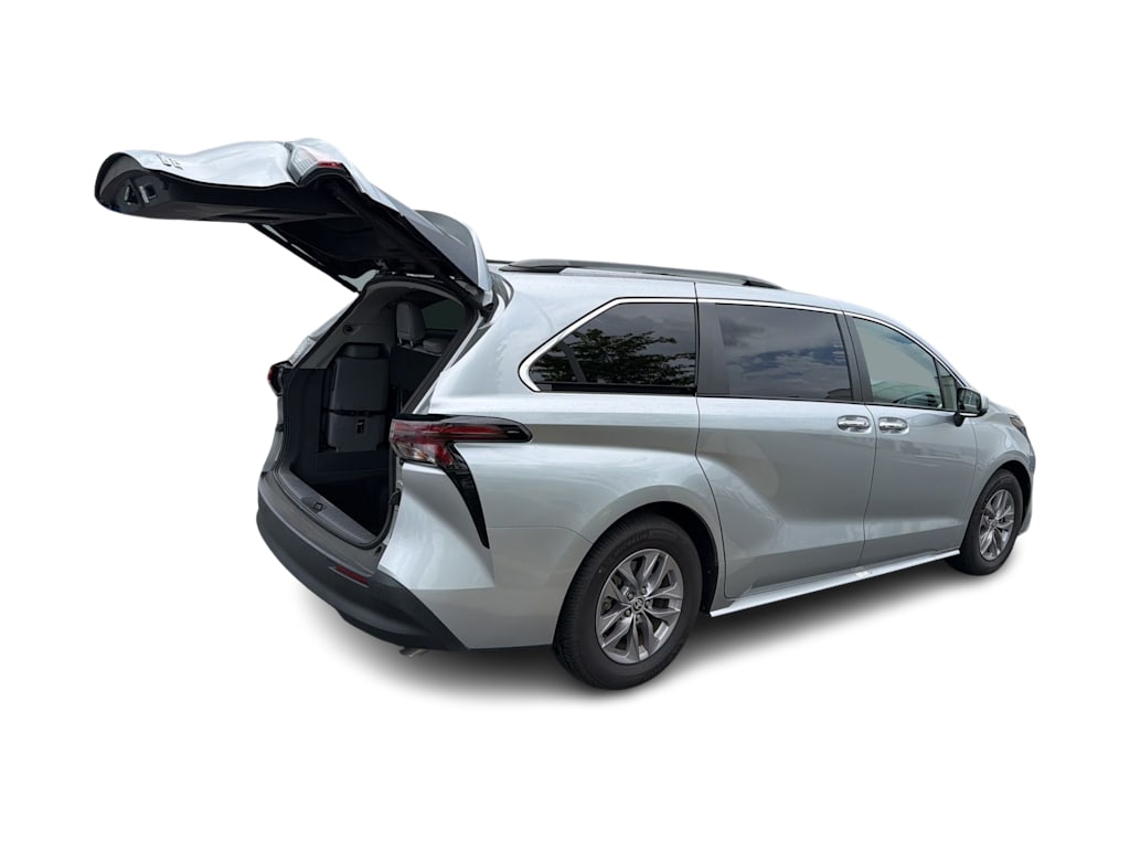 Thumbnail: 2023 Toyota Sienna - 17