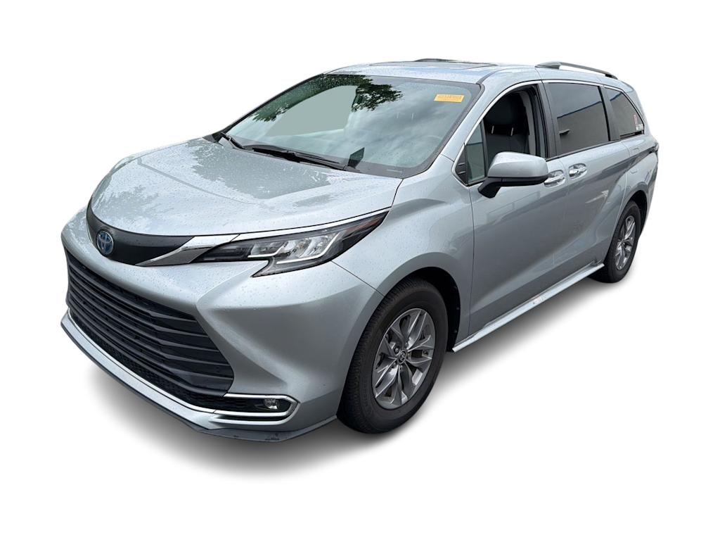 Thumbnail: 2023 Toyota Sienna - 12