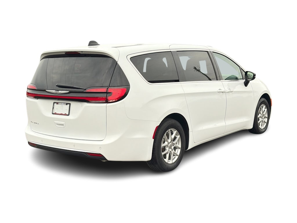 Thumbnail: 2024 Chrysler Pacifica - 20