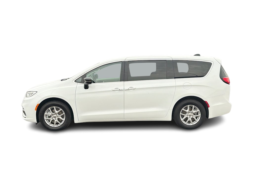 Thumbnail: 2024 Chrysler Pacifica - 3