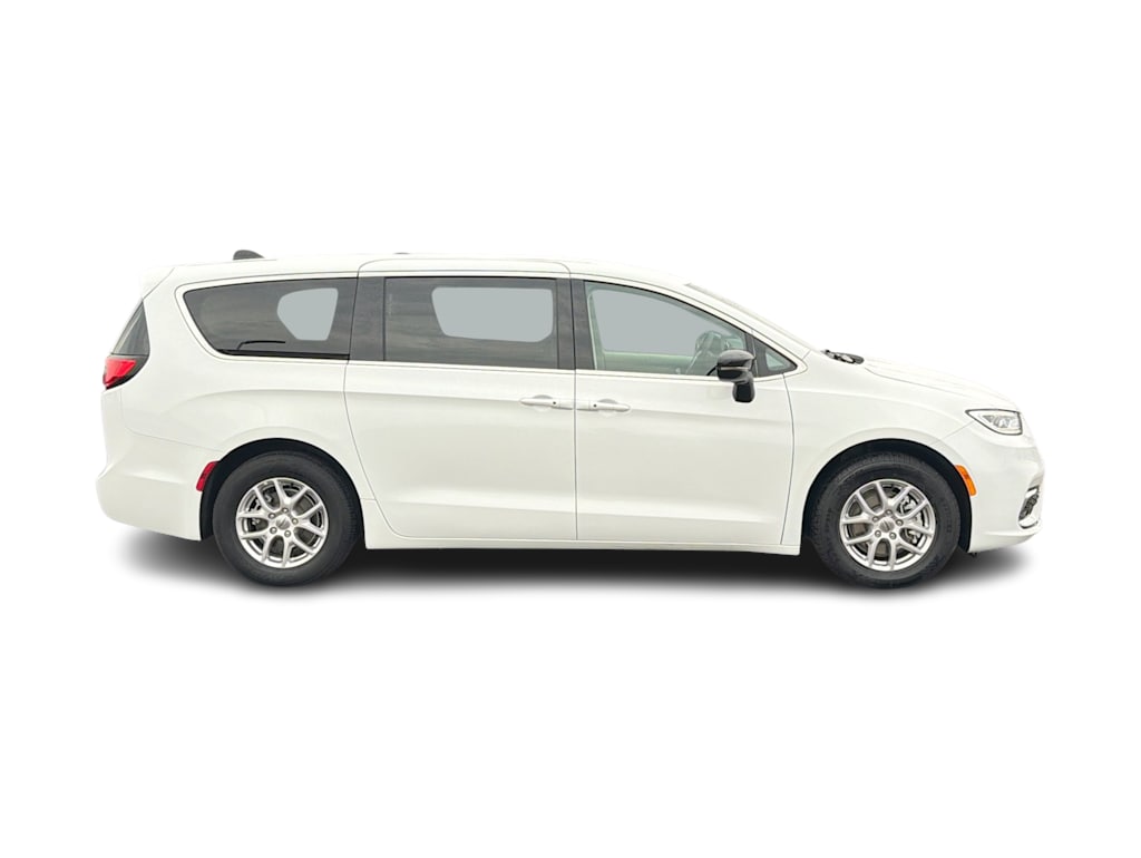 Thumbnail: 2024 Chrysler Pacifica - 21