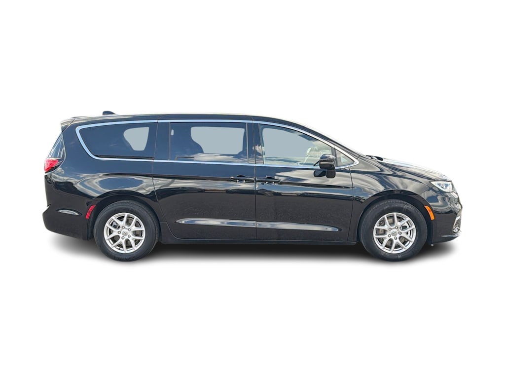 Thumbnail: 2025 Chrysler Pacifica - 22