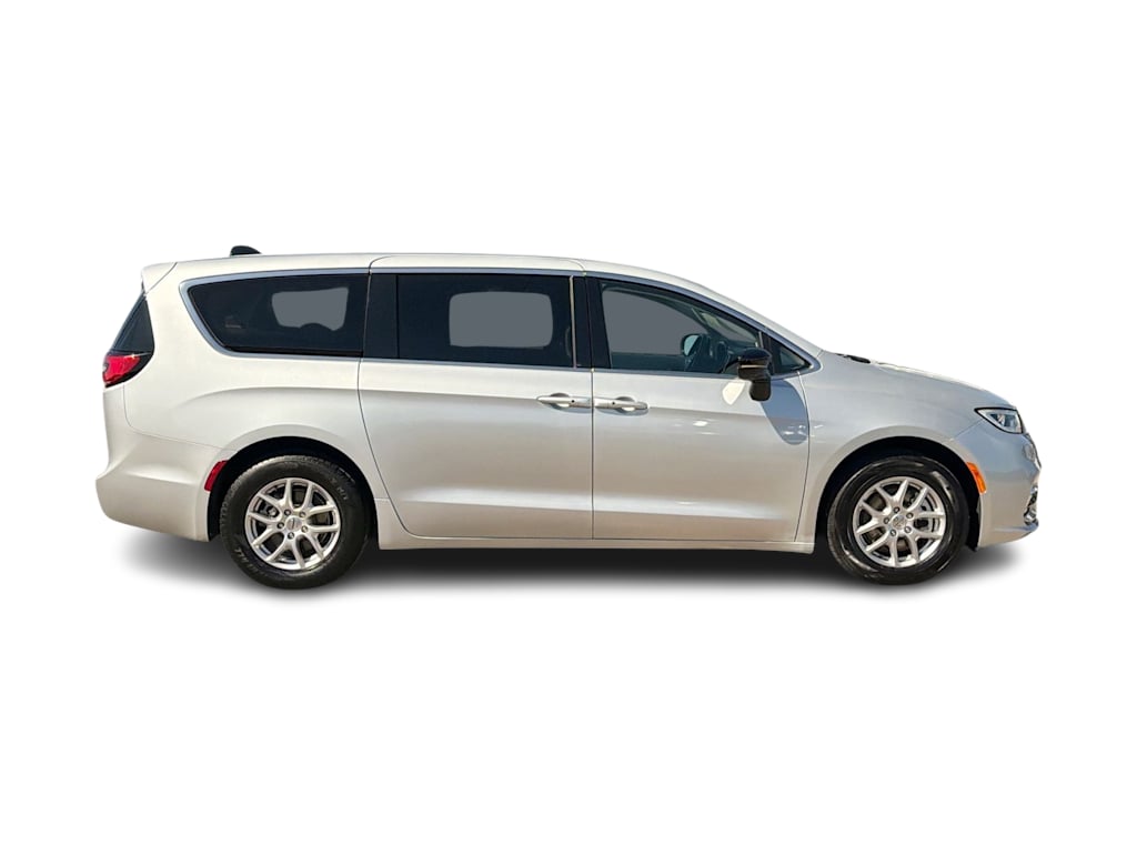 Thumbnail: 2024 Chrysler Pacifica - 21