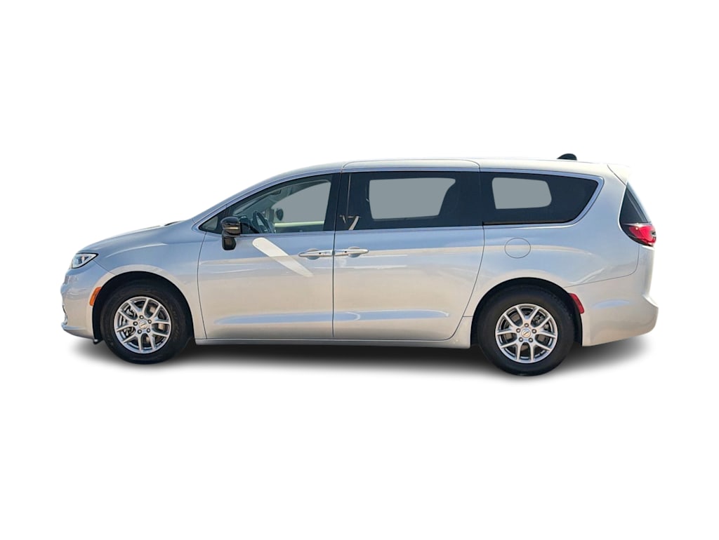 Thumbnail: 2024 Chrysler Pacifica - 3