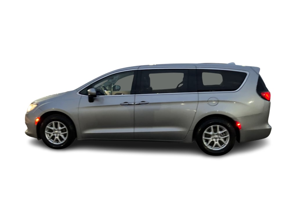 Thumbnail: 2017 Chrysler Pacifica - 20