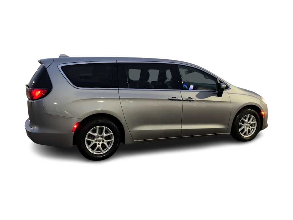 Thumbnail: 2017 Chrysler Pacifica - 22