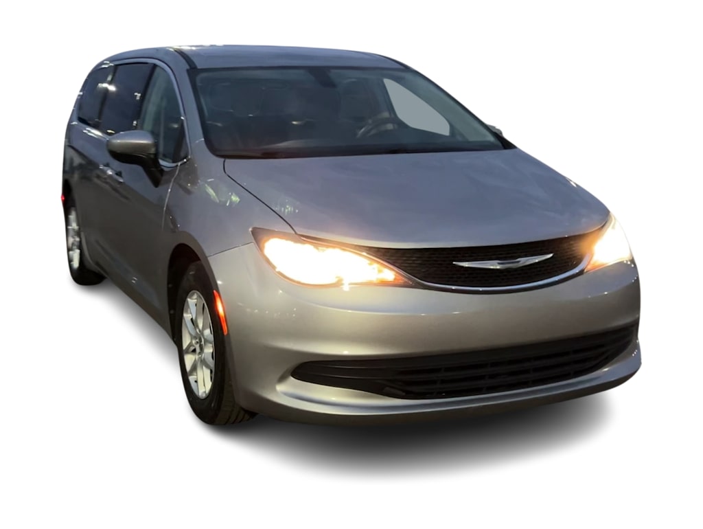 Thumbnail: 2017 Chrysler Pacifica - 19