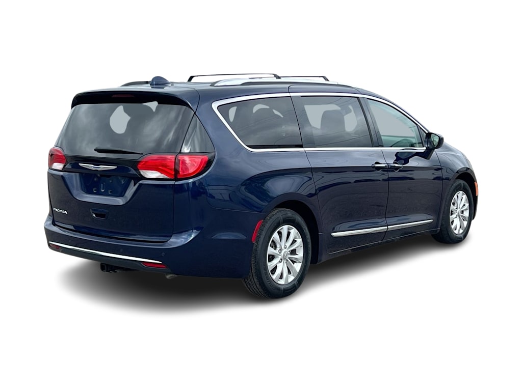 Thumbnail: 2018 Chrysler Pacifica - 18