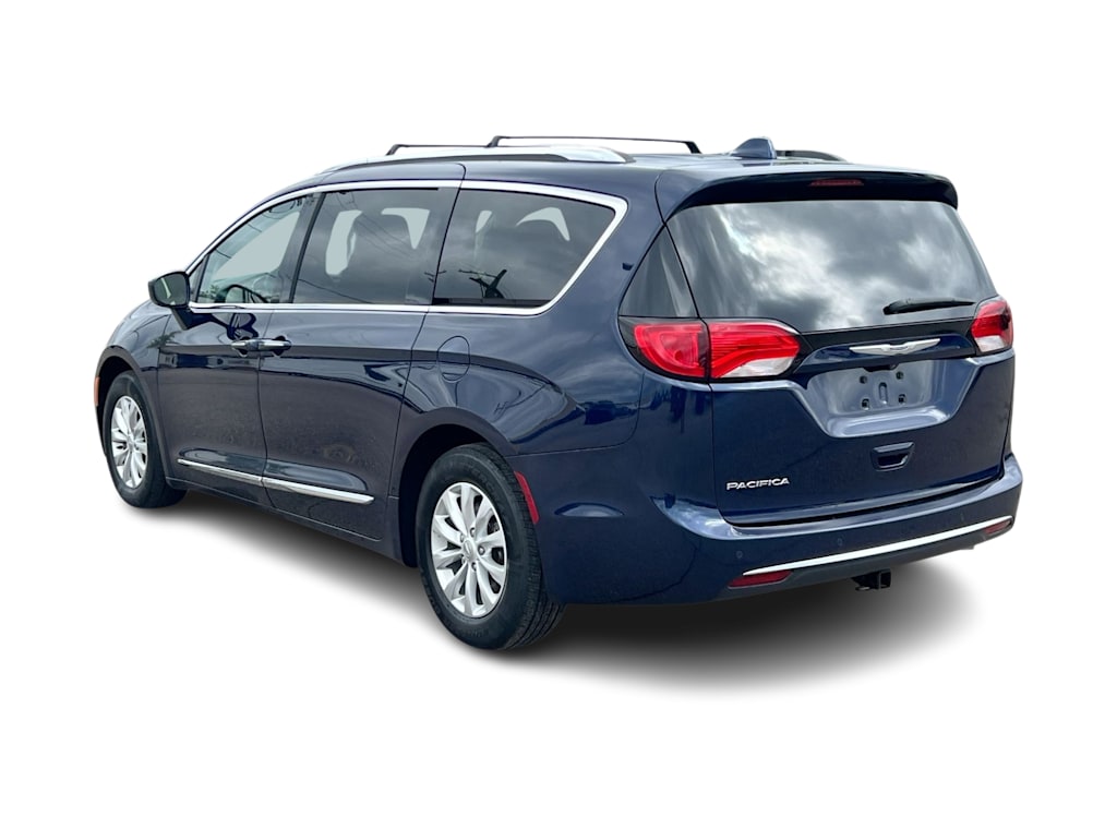 Thumbnail: 2018 Chrysler Pacifica - 4