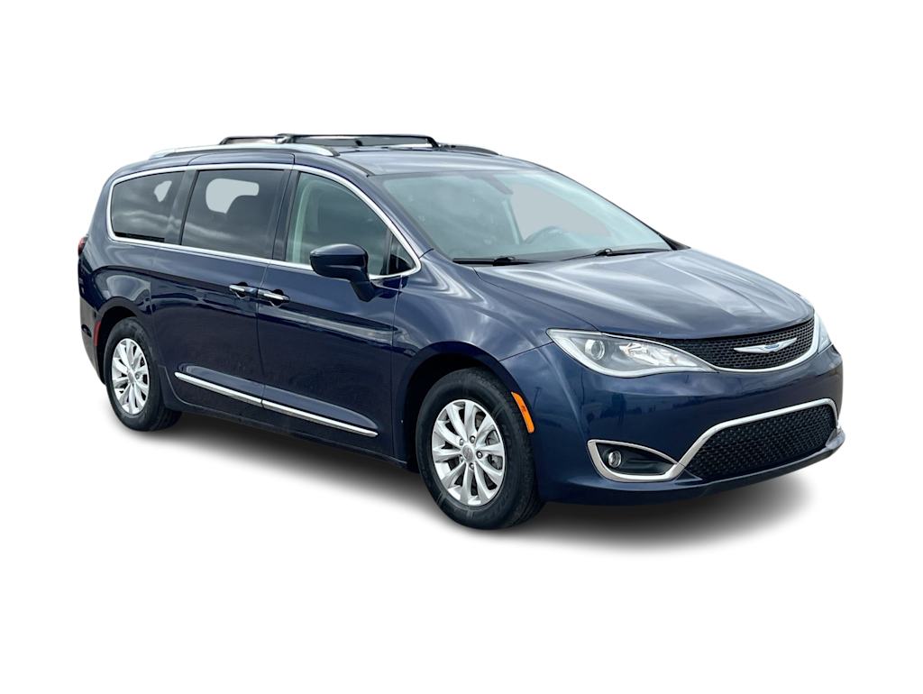 Thumbnail: 2018 Chrysler Pacifica - 16