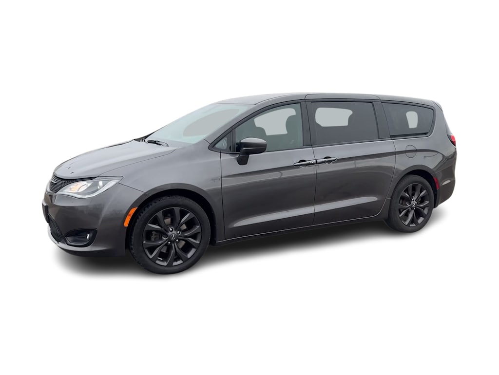 Thumbnail: 2018 Chrysler Pacifica - 3