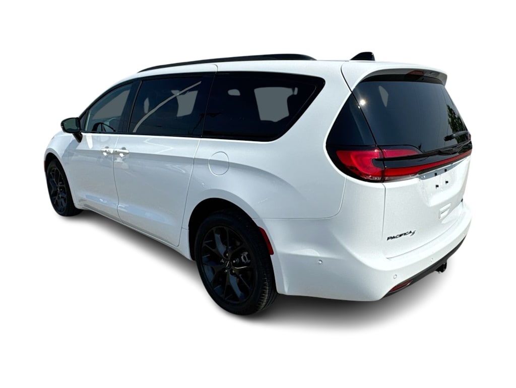 Thumbnail: 2023 Chrysler Pacifica - 4