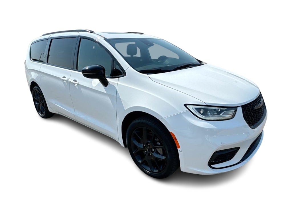 Thumbnail: 2023 Chrysler Pacifica - 17
