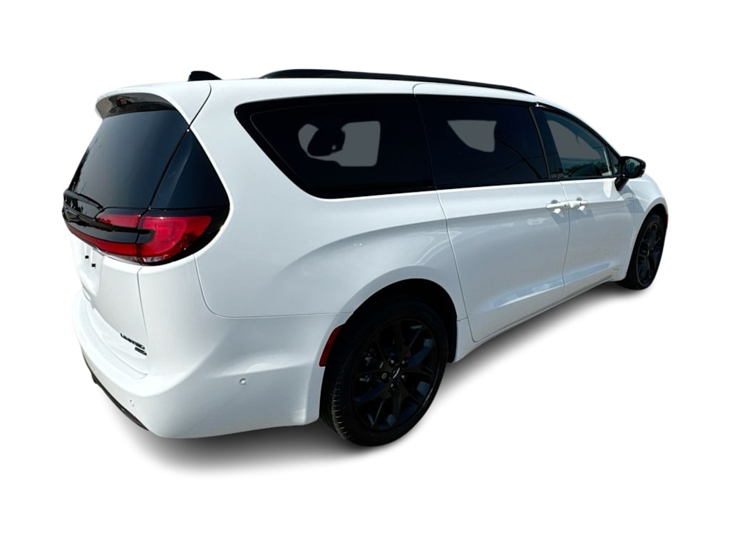 Thumbnail: 2023 Chrysler Pacifica - 19