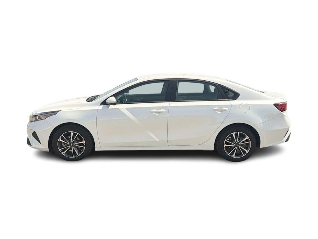 Thumbnail: 2024 Kia Forte - 3