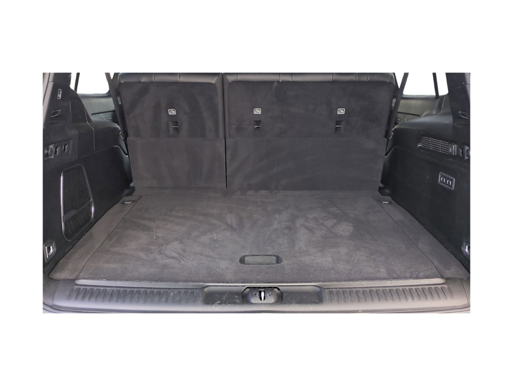 Thumbnail: 2023 Jeep Wagoneer - 16