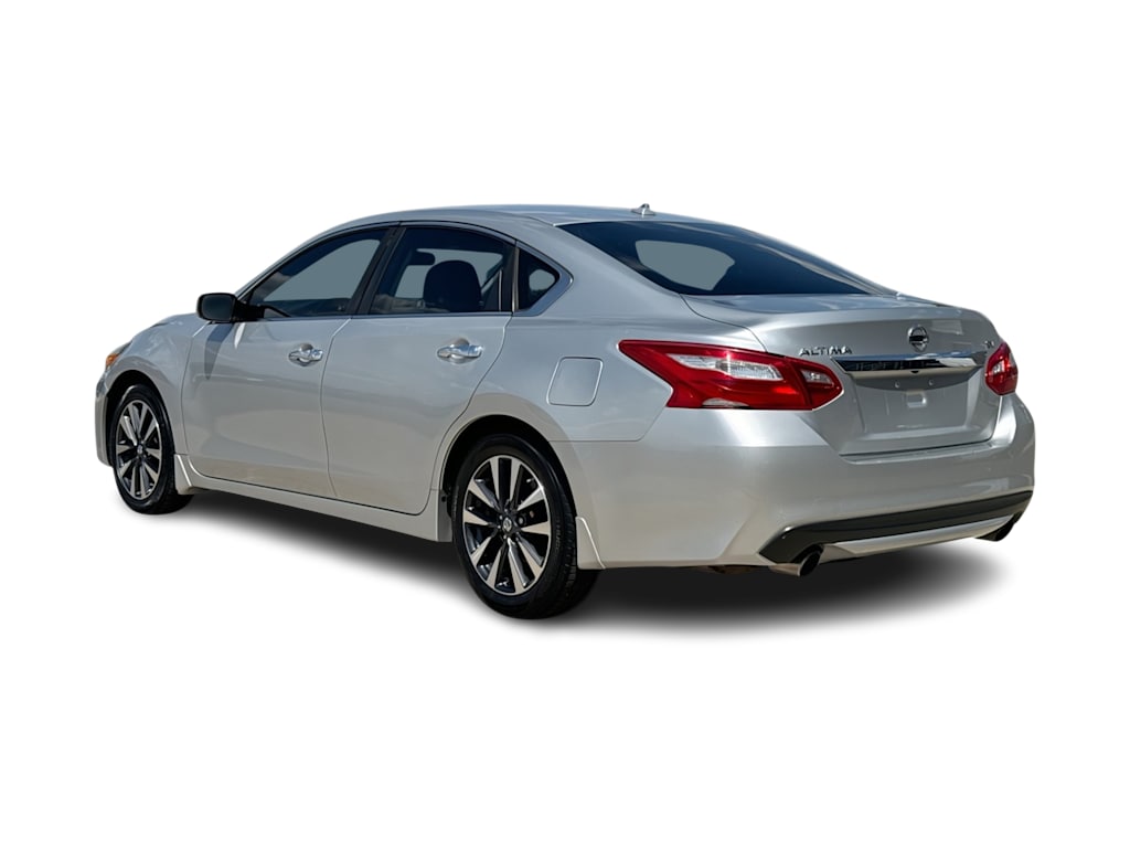 Thumbnail: 2016 Nissan Altima - 4