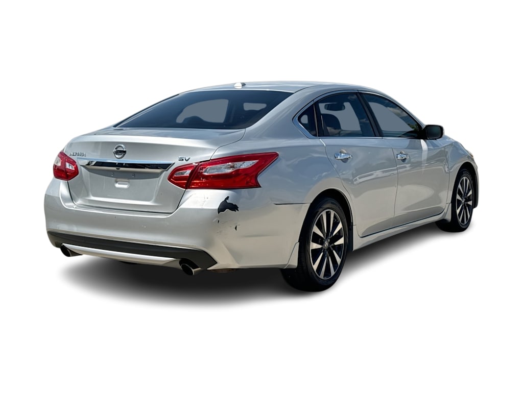 Thumbnail: 2016 Nissan Altima - 18