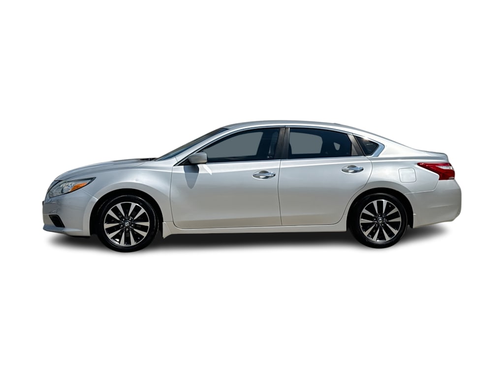 Thumbnail: 2016 Nissan Altima - 3
