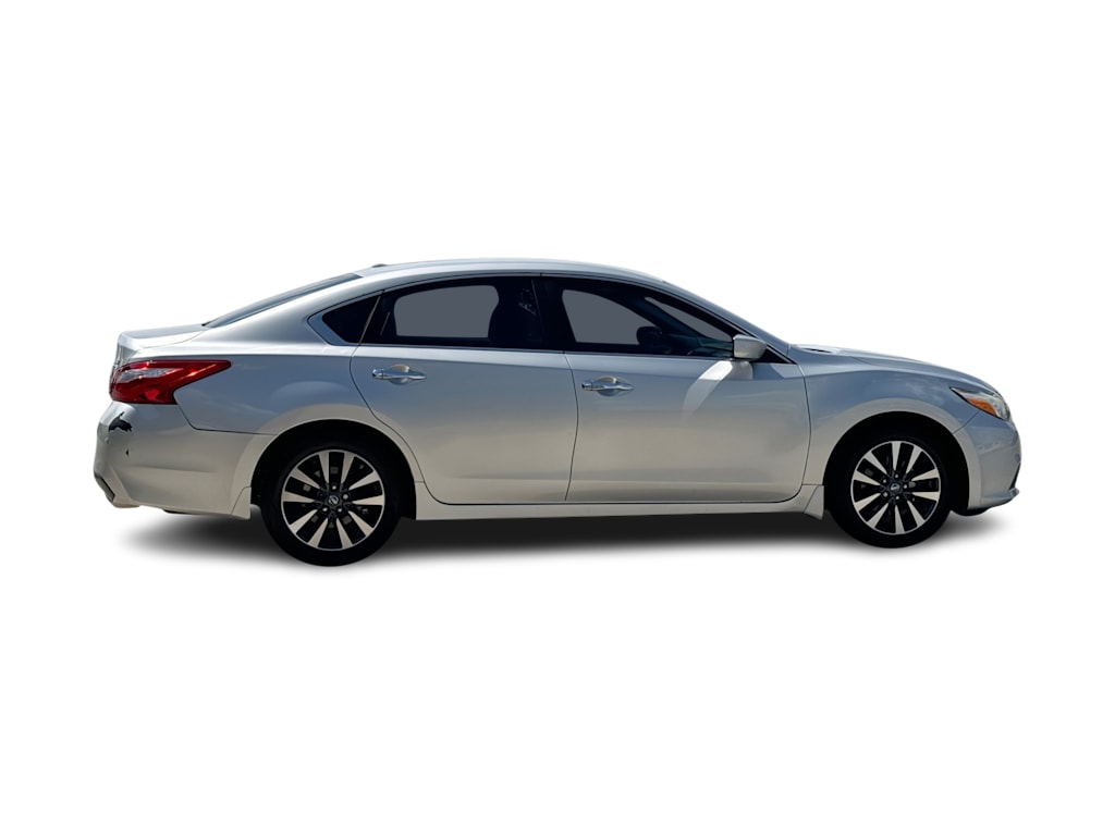 Thumbnail: 2016 Nissan Altima - 19